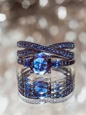 Какие украшения выбрать на празднование атласной годовщины свадьбы