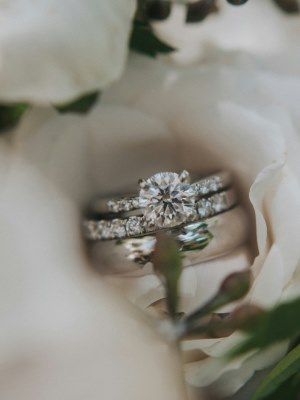 Какие украшения выбрать на празднование бумажной годовщины свадьбы