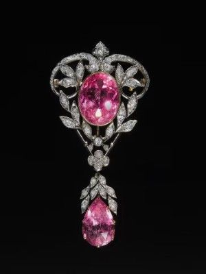 Какие украшения выбрать на празднование гранатовой годовщины свадьбы