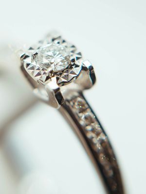 Какие украшения выбрать на празднование стеклянной годовщины свадьбы