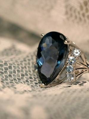 Камни апреля