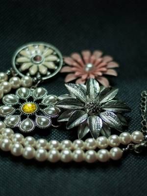 Какие украшения выбрать на празднование фаянсовой годовщины свадьбы