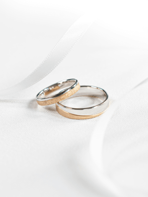 Какие украшения выбрать на празднование коронной годовщины свадьбы