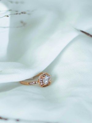 Какие украшения выбрать на празднование бумажной годовщины свадьбы