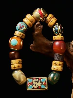 Камни по месяцу рождения