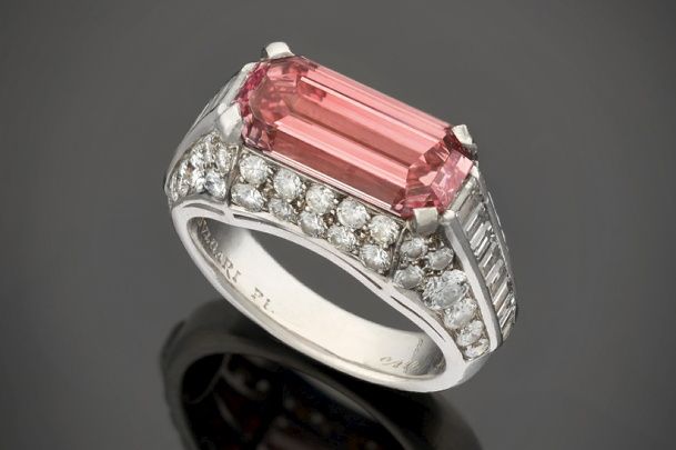 Бесценный розовый бриллиант за $ 2,6 млн годами принимали за розовый кварц