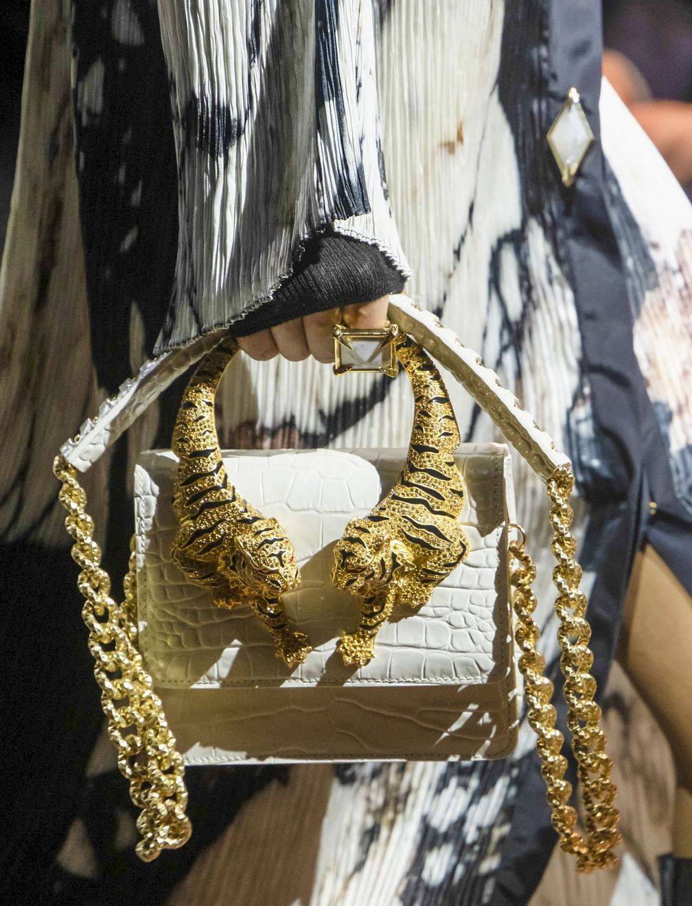 Массивные кольца — макси-украшения этого сезона