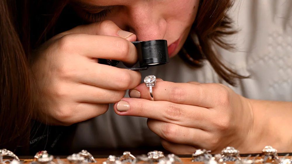 Экспертное руководство по алмазным включениям в виде перьев, ч. 2