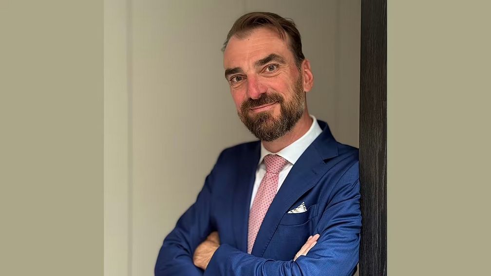 Совет директоров HRD Antwerp назначил Пола Де Вахтера, ветерана банковского дела в алмазной отрасли с более чем 20-летним опытом, своим новым генеральным директором