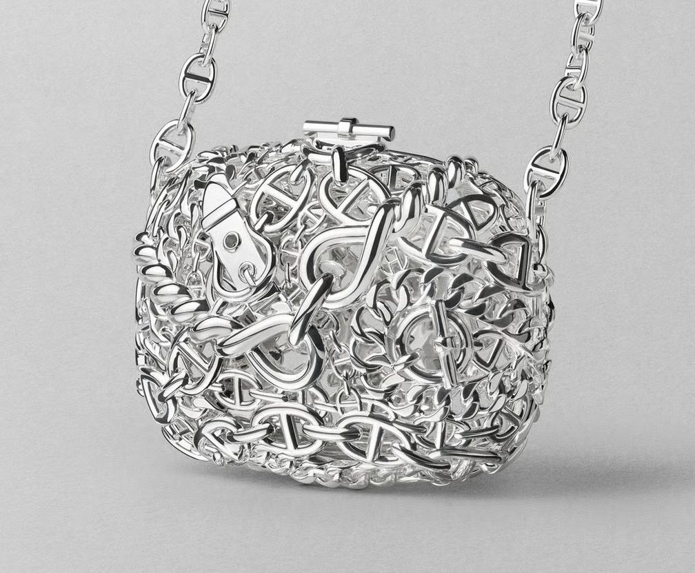 Один из двух ультрасовременных минодьеров из коллекции Chaîne d’Ancre от Hermès