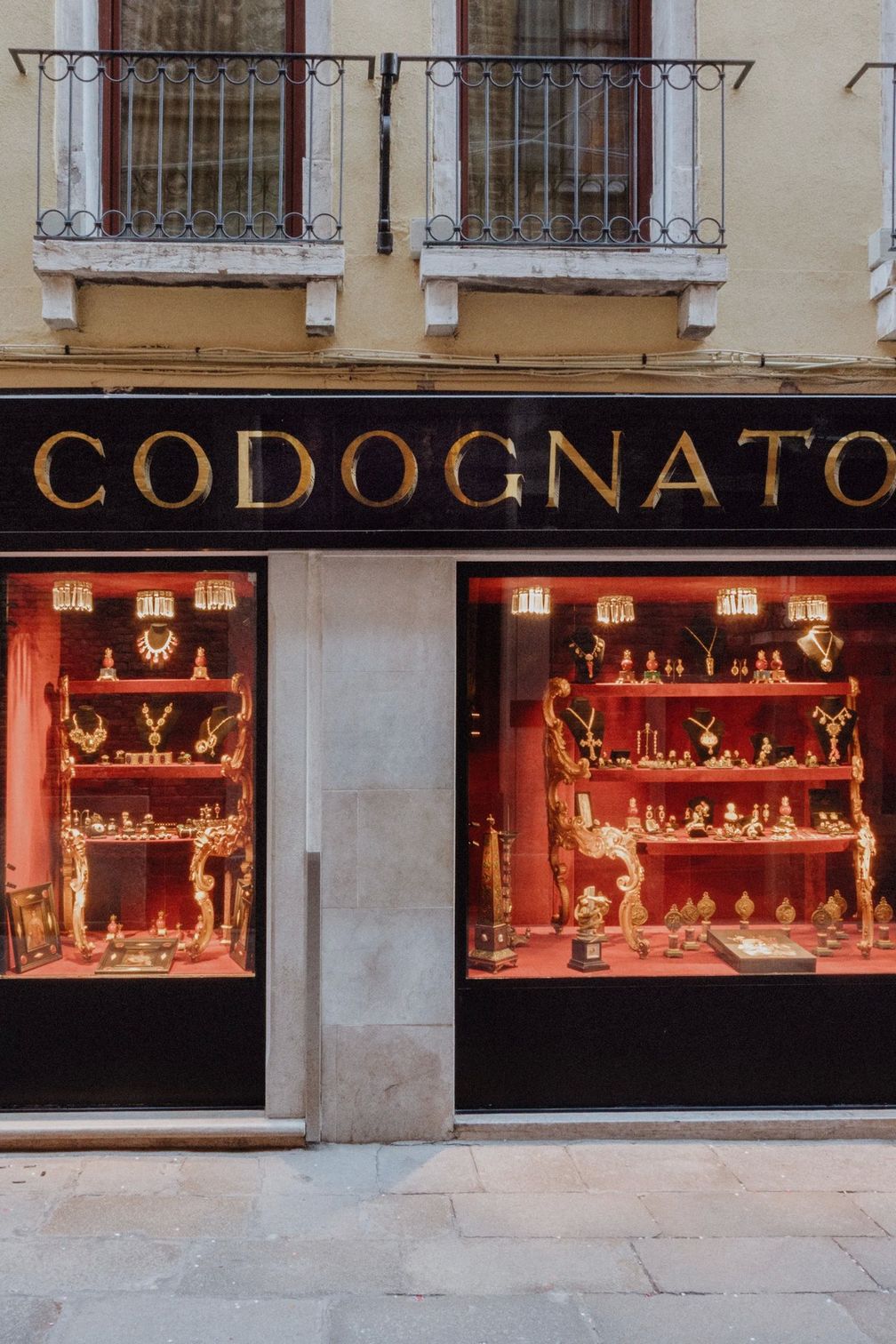 История мрачных и возвышенных украшений Аттилио Кодоньято. Часть 1