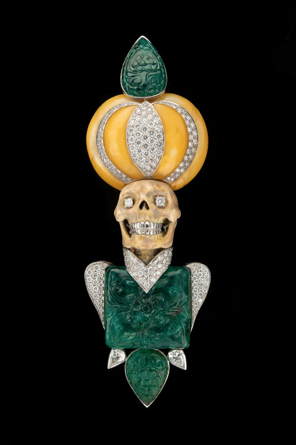 Кристина Кодоньято, будучи психотерапевтом, обладает уникальной способностью расшифровывать подсознательную символику творений своего отца