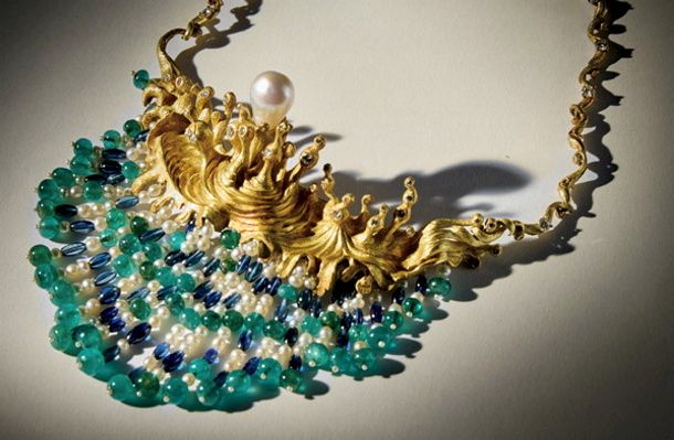На аукцион выставлено сюрреалистическое колье Дали Swirling Sea