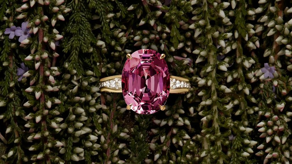 Pragnell, британский ювелирный бренд, представил первые три изделия из своей новой коллекции украшений с гранатом Kitulo Pragnell, британский ювелирный бренд, представил первые три изделия из своей новой коллекции украшений с гранатом Kitulo