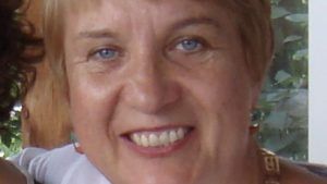 Свобода и равновесие в декоративной живописи: размышления профессора геммологии Ноны Дроновой