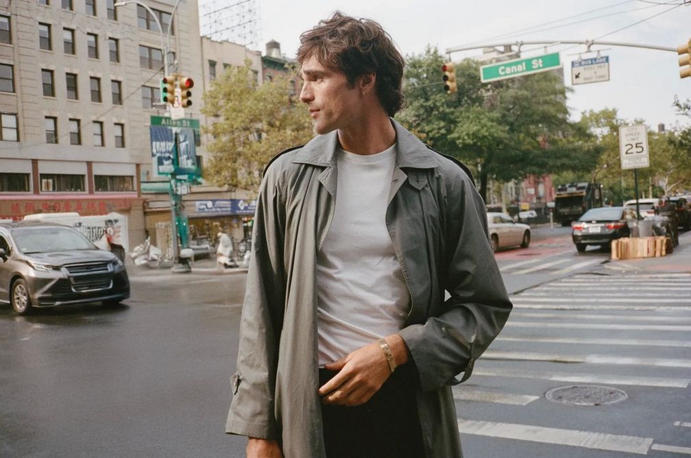 София Коппола снимает Джейкоба Элорди в новом браслете Love от Cartier