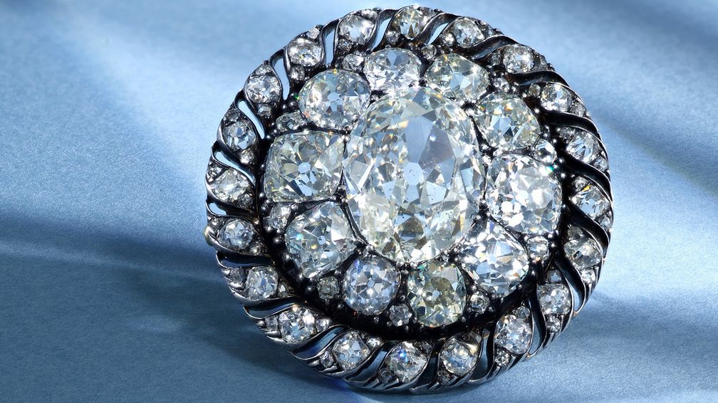 Крупный план броши Наполеона