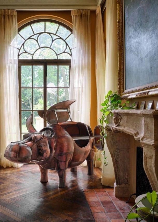 Hippopotame Bar работы Франсуа-Ксавье Лаланна (1976) из меди, мейлкорта, нержавеющей стали, латуни и окрашенного дерева