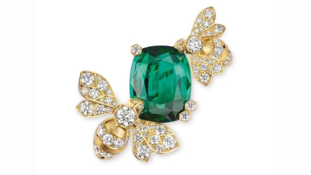 Брошь в форме пчелы из коллекции Jewels by Nature с зеленым турмалином 13,87 карата и бриллиантами в желтом золоте 