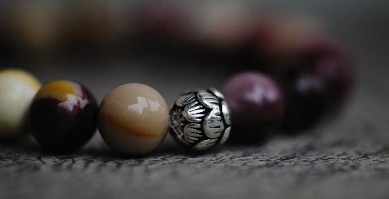 Украшения для любителей йоги: стандартные и необычные идеи