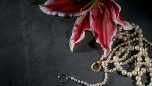 Украшения по гороскопу цветов: что выбрать Лилии