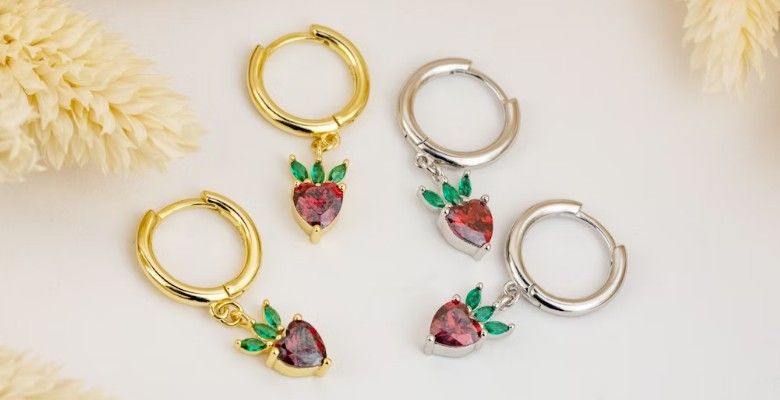 Какие украшения выбрать на празднование каменной (клубничной) годовщины свадьбы (33 года)?