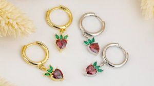 Какие украшения выбрать на празднование каменной (клубничной) годовщины свадьбы (33 года)?