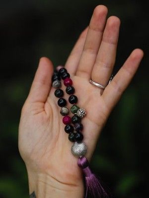 Украшения для любителей йоги