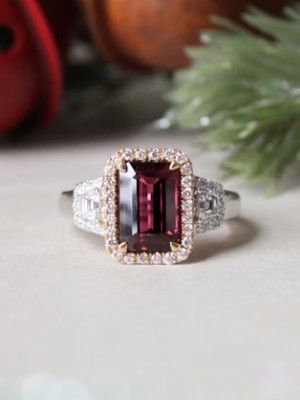 Какие украшения выбрать на празднование каменной (клубничной) годовщины свадьбы (33 года