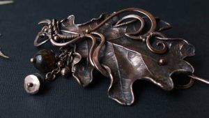 Украшения для творческой натуры: стандартные и необычные идеи