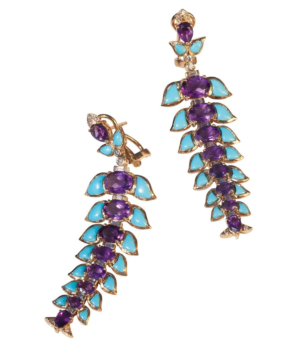 Серьги от Tallin с аметистами общим весом 14,91 карата, бирюзой общим весом 7,9 карата и бриллиантами в оправе из 18-каратного желтого золота