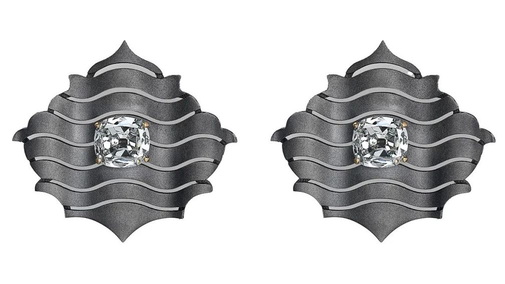 Серьги от Santi из темного титана и 18-каратного желтого золота с бриллиантами огранки кушон общим весом 6 карат