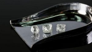 Генеральный директор еще одной алмазодобывающей компании уходит в отставку Генеральный директор еще одной алмазодобывающей компании уходит в отставку