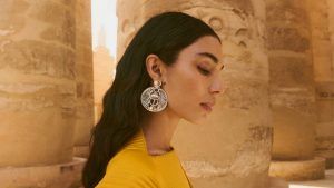 Azza Fahmy представляет коллекцию Scarab — кульминацию многолетних культурных и художественных открытий Azza Fahmy представляет коллекцию Scarab — кульминацию многолетних культурных и художественных открытий