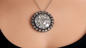 Бриллиантовая брошь Наполеона превзошла все оценки и продана за $ 4,4 млн Бриллиантовая брошь Наполеона превзошла все оценки и продана за $ 4,4 млн