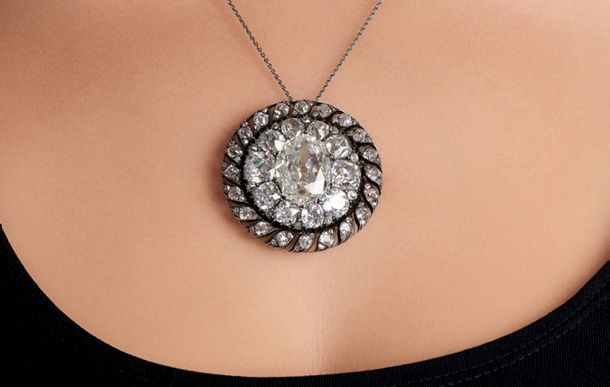 Бриллиантовая брошь Наполеона превзошла все оценки и продана за $ 4,4 млн