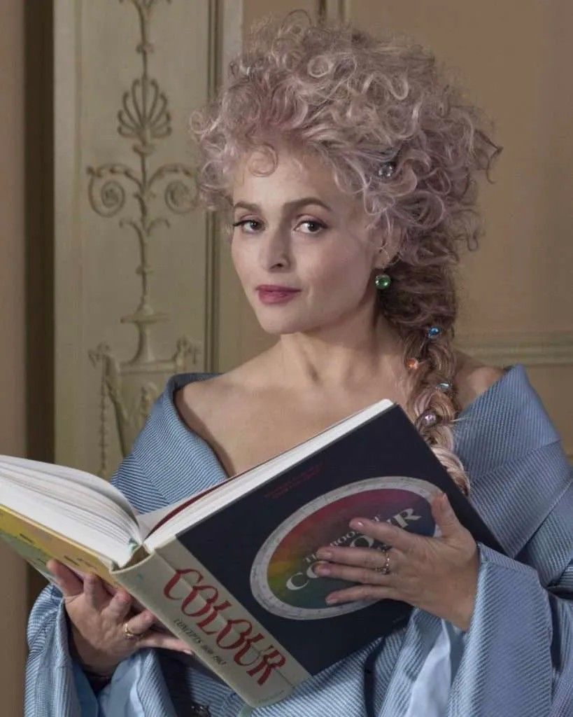 Хелена Бонэм Картер в украшениях из новой яркой коллекции Palette от Larkspur & Hawk в честь 25-летия бренда