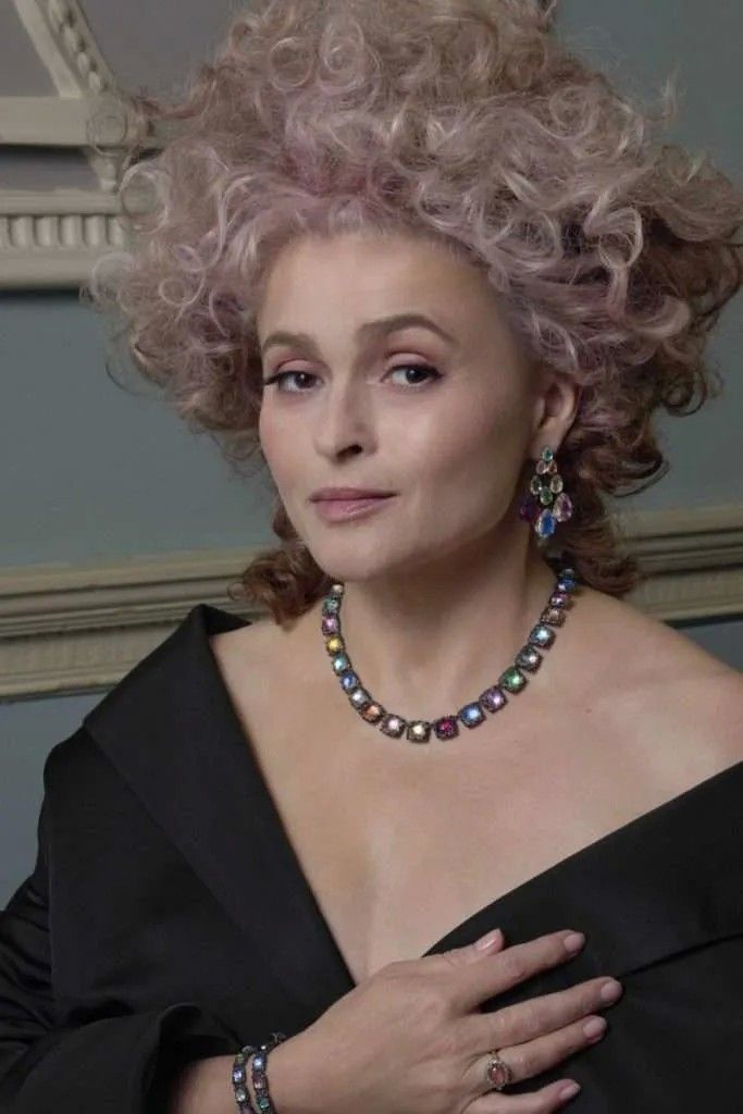 Бонэм Картер «с радостью согласилась на возможность примерить на себя георгианский стиль» для этой кампании. Фото: Larkspur & Hawk