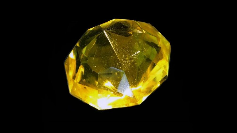 Стеклянная копия бриллианта «Флорентиец», 2014 год. Фото: Архив всемирной истории / Universal Images Group через Getty Images