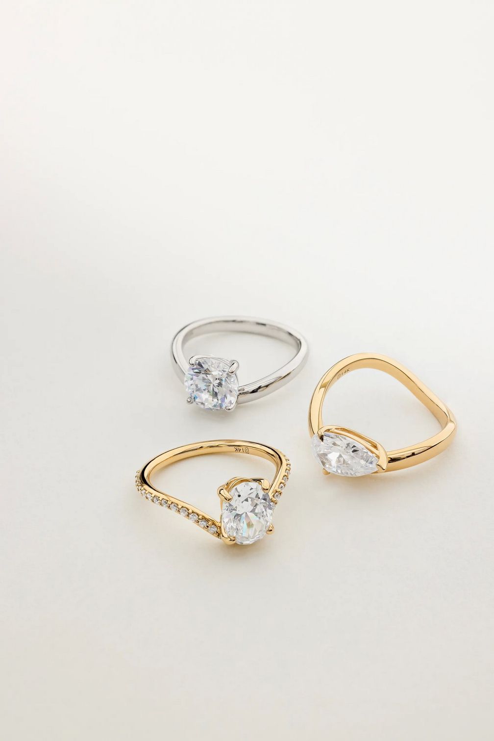 Новая коллекция колец Sculptural Waves от James Allen