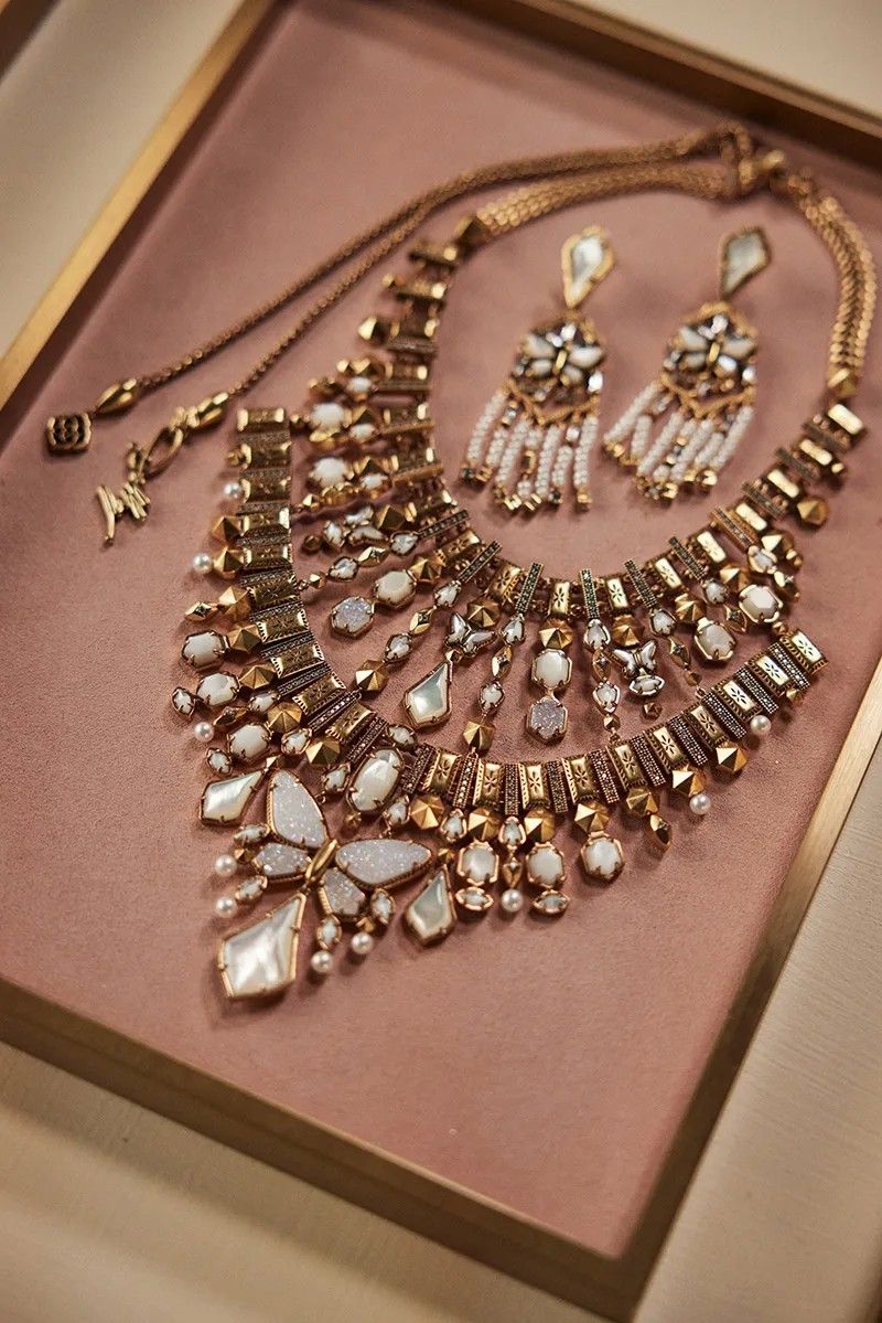 Украшения из коллекции Change It от Dolly Parton x Kendra Scott