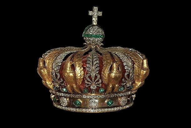 Лувр восстановит корону, поврежденную во время ограбления