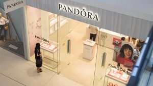 Pandora понижает прогноз продаж на фоне нестабильного рынка