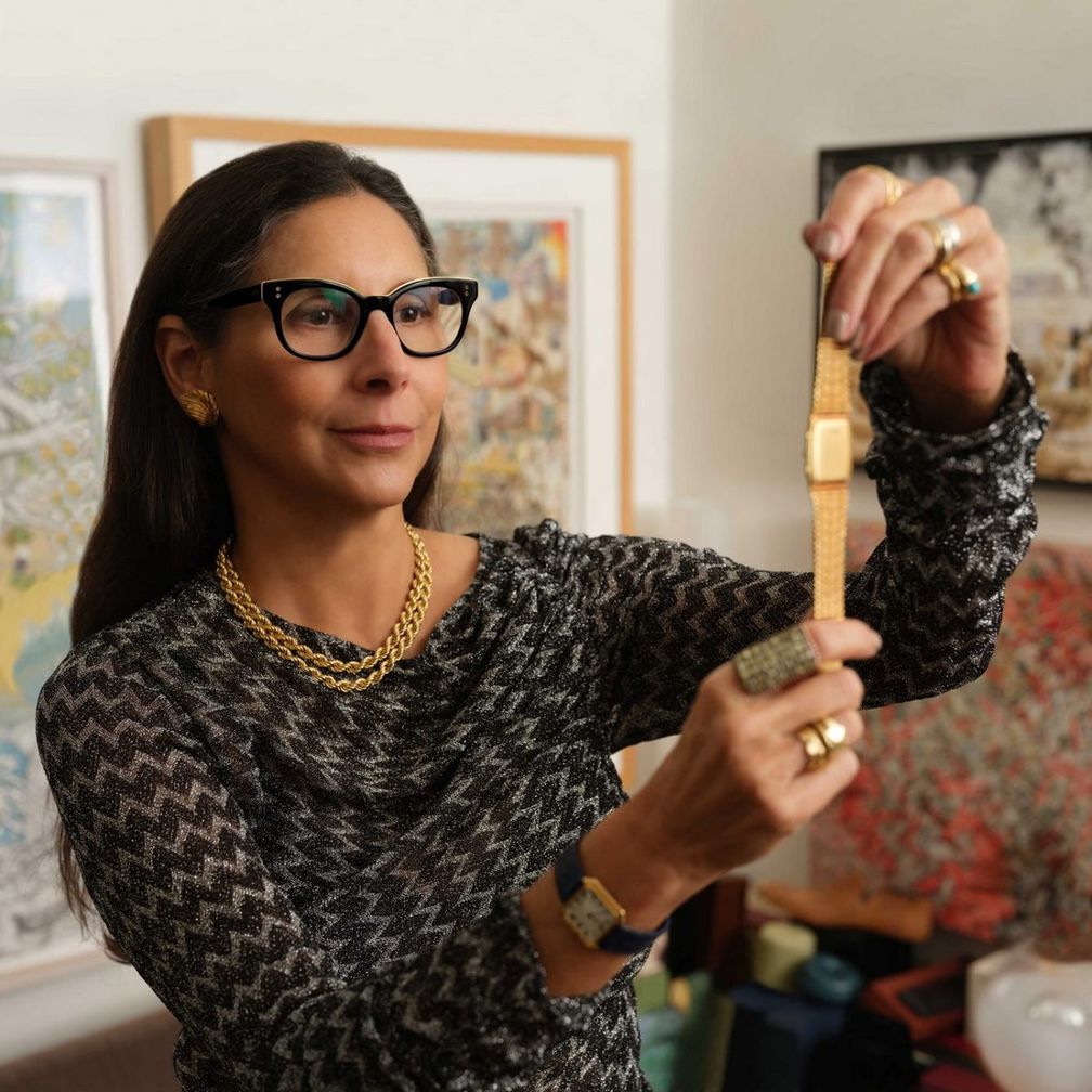 Поработав в сфере моды, Стефани Виндзор переключилась на продажу ювелирных изделий, а теперь специализируется на редких часах класса люкс