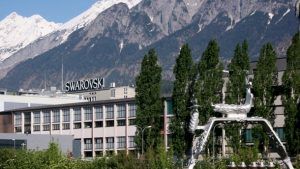 Swarovski сокращает 400 рабочих мест в штаб-квартире в Австрии Swarovski сокращает 400 рабочих мест в штаб-квартире в Австрии