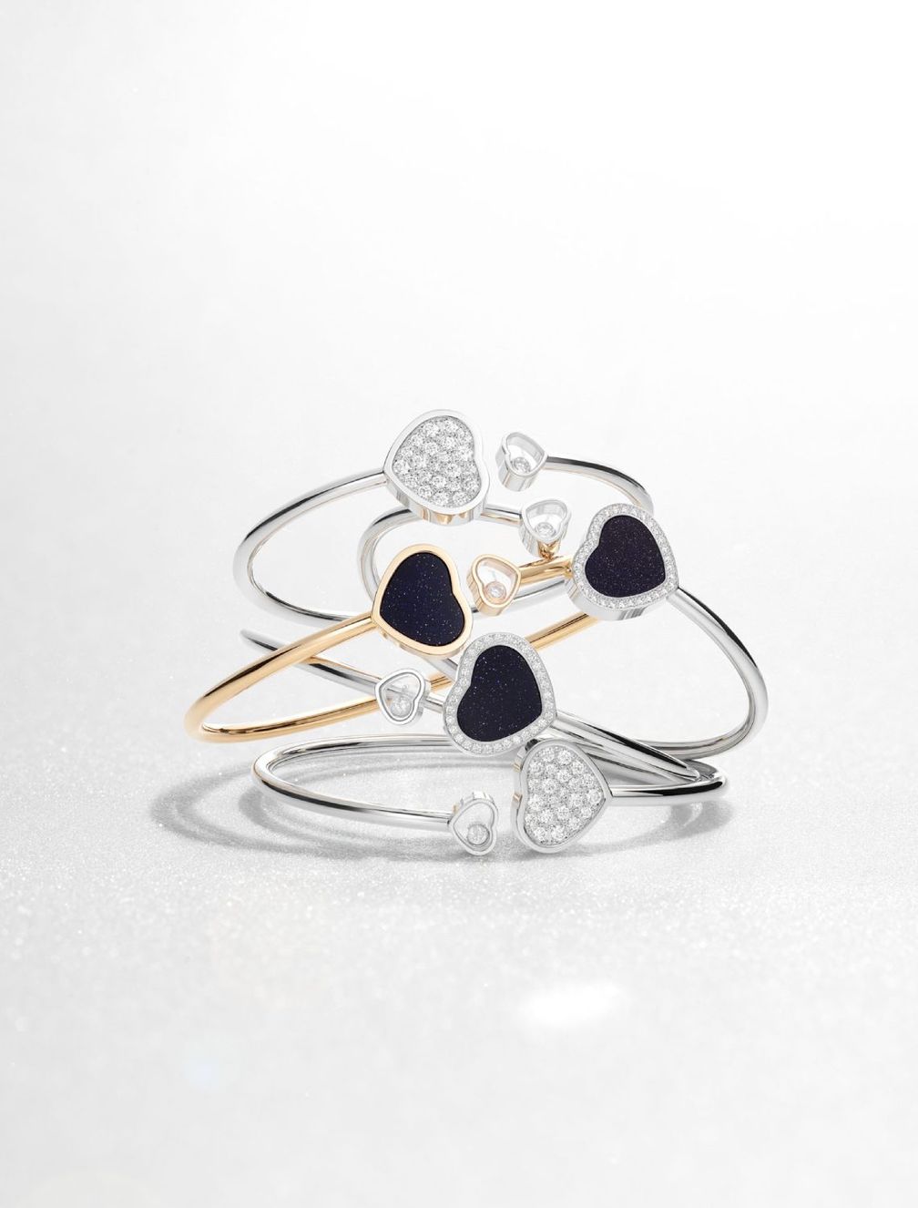 Идеальное сочетание талисмана Chopard в форме сердца и знаковых танцующих бриллиантов, коллекция Happy Hearts объединяет всех женщин мира. Фото: Chopard 