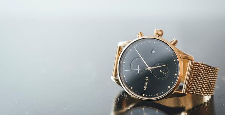 Какие украшения подарить начальнику на Новый 2026 год Огненной Лошади?