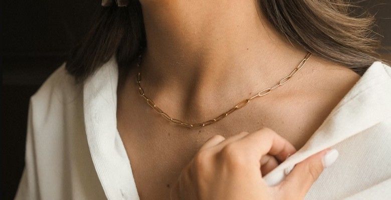 Какие украшения подарить начальнице на Новый 2026 год Огненной Лошади?