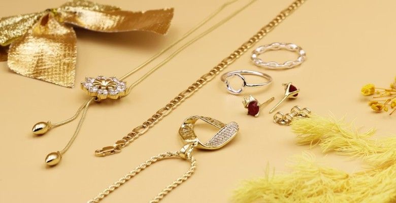 Какие украшения подарить тренеру на Новый 2026 год Огненной Лошади?