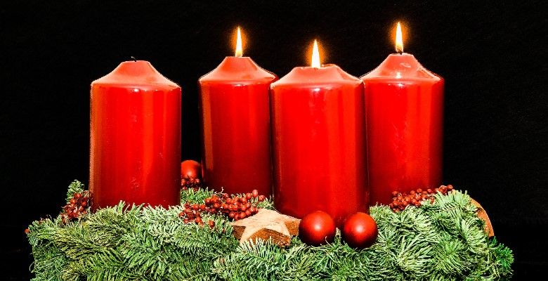 Какие украшения подарить родителям парня на Новый 2026 год Огненной Лошади?